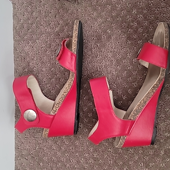 Red leather wedge sandals size 9 - Picture 3 of 5